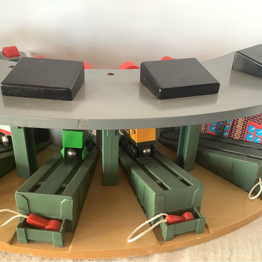 Thomas Tidmouth Engine Shed. Bundle with Trains shown that r in separate listing - Picture 7 of 15